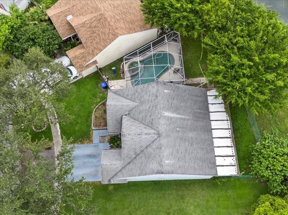 1600 SW 87th Ave, Pembroke Pines FL 33025