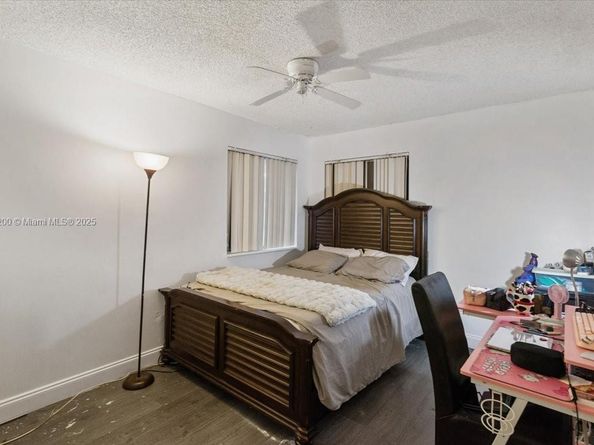 1600 SW 87th Ave, Pembroke Pines FL 33025