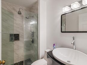 1600 SW 87th Ave, Pembroke Pines FL 33025