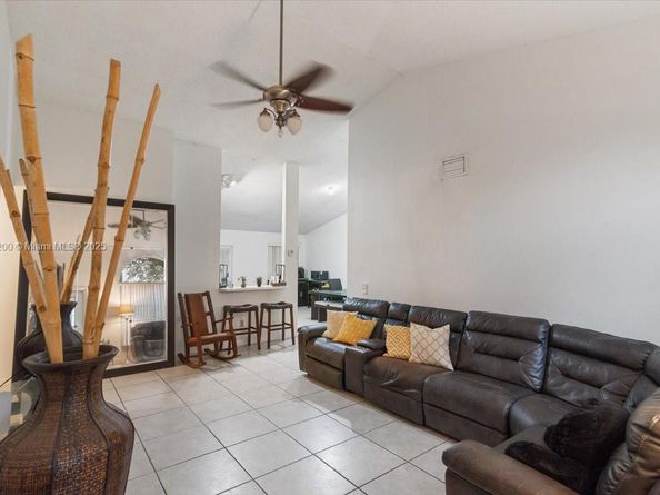 1600 SW 87th Ave, Pembroke Pines FL 33025