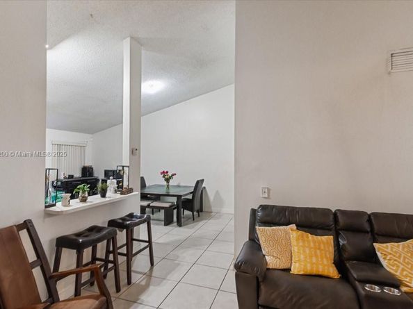 1600 SW 87th Ave, Pembroke Pines FL 33025