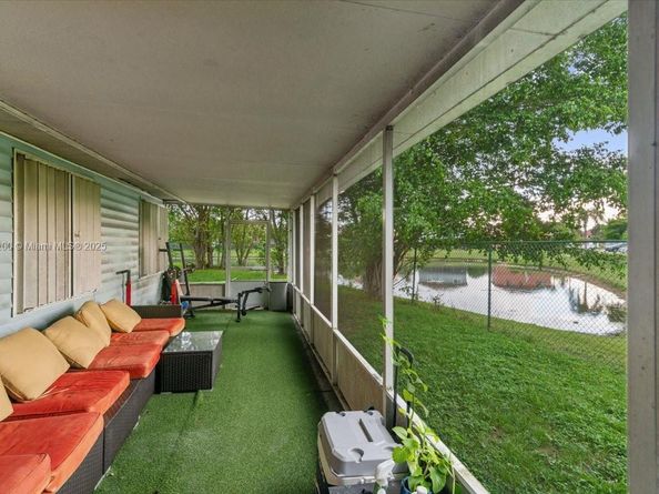 1600 SW 87th Ave, Pembroke Pines FL 33025