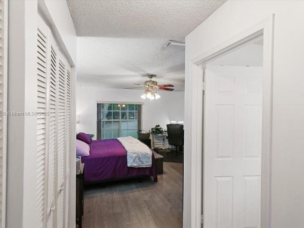 1600 SW 87th Ave, Pembroke Pines FL 33025