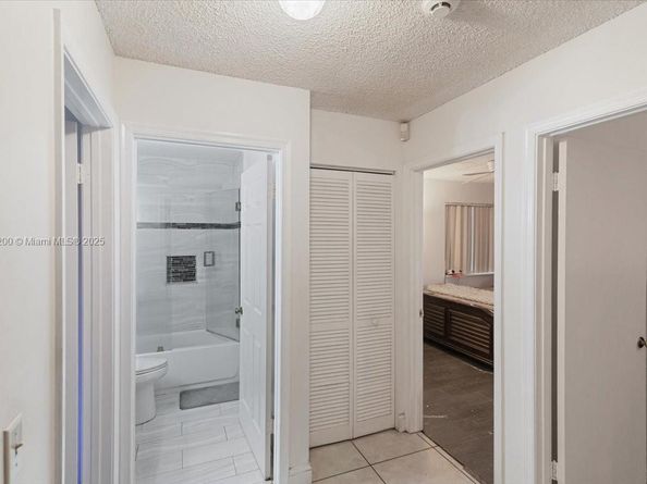 1600 SW 87th Ave, Pembroke Pines FL 33025