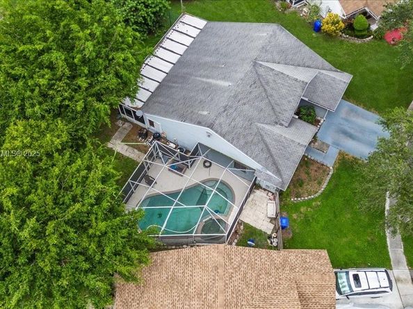 1600 SW 87th Ave, Pembroke Pines FL 33025
