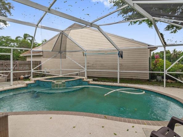 1600 SW 87th Ave, Pembroke Pines FL 33025