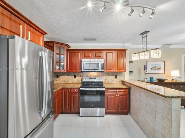 8740 SW 183rd Ter, Palmetto Bay FL 33157