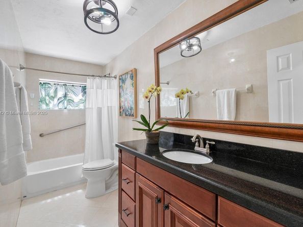 8740 SW 183rd Ter, Palmetto Bay FL 33157