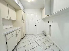 2001 S Saint Andrews Rd 121, Hollywood FL 33021