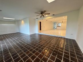 2001 S Saint Andrews Rd 121, Hollywood FL 33021