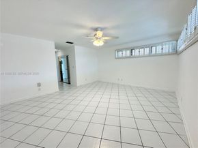 2001 S Saint Andrews Rd 121, Hollywood FL 33021