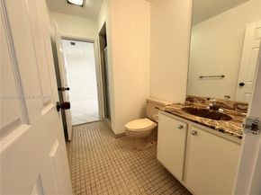 2001 S Saint Andrews Rd 121, Hollywood FL 33021