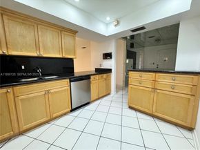 2001 S Saint Andrews Rd 121, Hollywood FL 33021