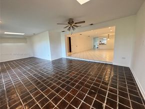 2001 S Saint Andrews Rd 121, Hollywood FL 33021