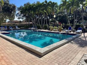 2001 S Saint Andrews Rd 121, Hollywood FL 33021