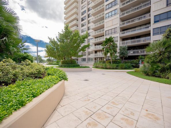 3 Grove Isle Dr C308, Miami FL 33133