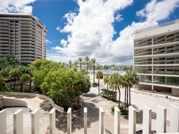 3 Grove Isle Dr