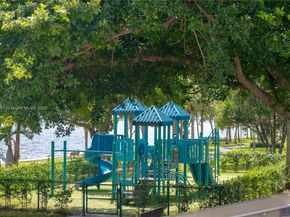 3 Grove Isle Dr C308, Miami FL 33133
