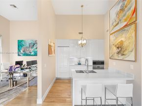 801 S Pointe Drive TH102, Miami Beach FL 33139