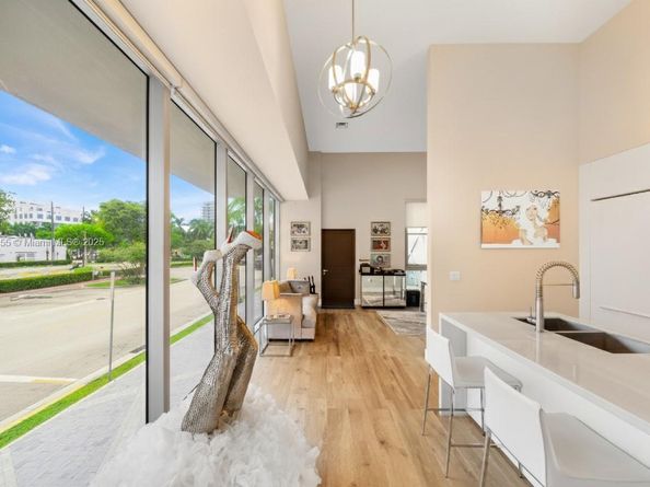 801 S Pointe Drive TH102, Miami Beach FL 33139