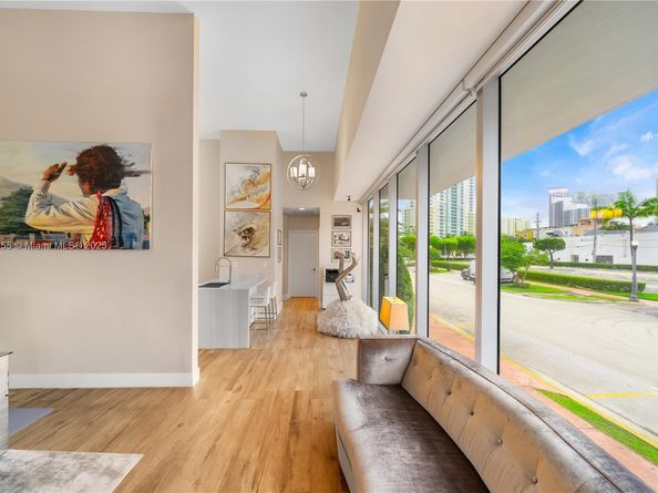 801 S Pointe Drive TH102, Miami Beach FL 33139