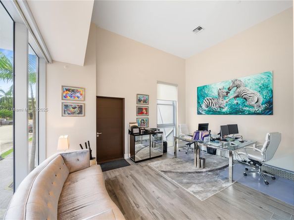 801 S Pointe Drive TH102, Miami Beach FL 33139