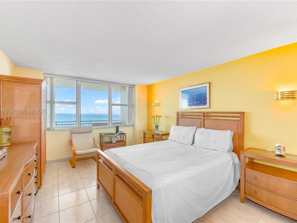 3180 S Ocean Dr 1012, Hallandale Beach FL 33009