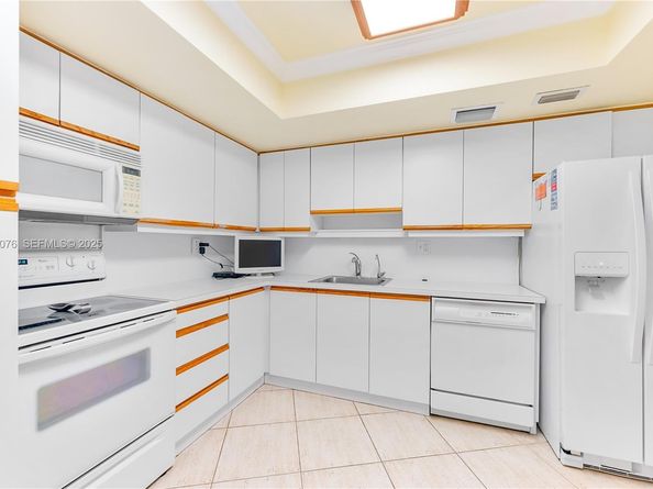 3180 S Ocean Dr 1012, Hallandale Beach FL 33009