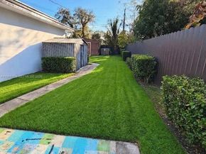 36 Miami Gardens Rd, West Park FL 33023