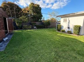 36 Miami Gardens Rd, West Park FL 33023