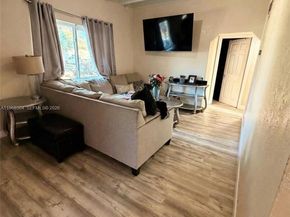 36 Miami Gardens Rd, West Park FL 33023