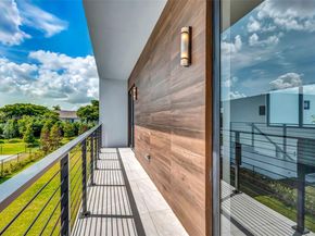 16740 N Botaniko Dr N, Weston FL 33326