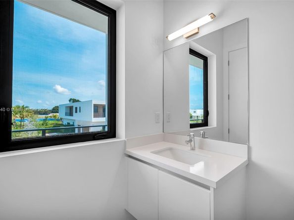 16740 N Botaniko Dr N, Weston FL 33326