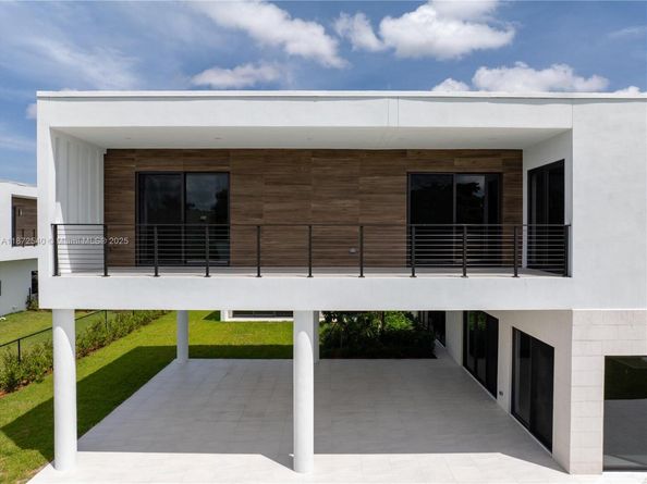 16740 N Botaniko Dr N, Weston FL 33326
