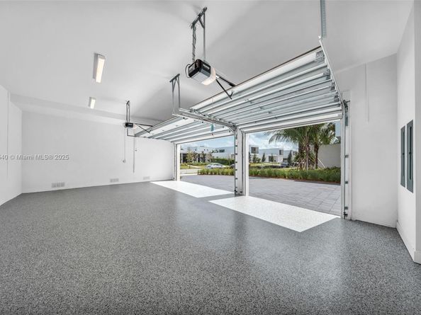 16740 N Botaniko Dr N, Weston FL 33326
