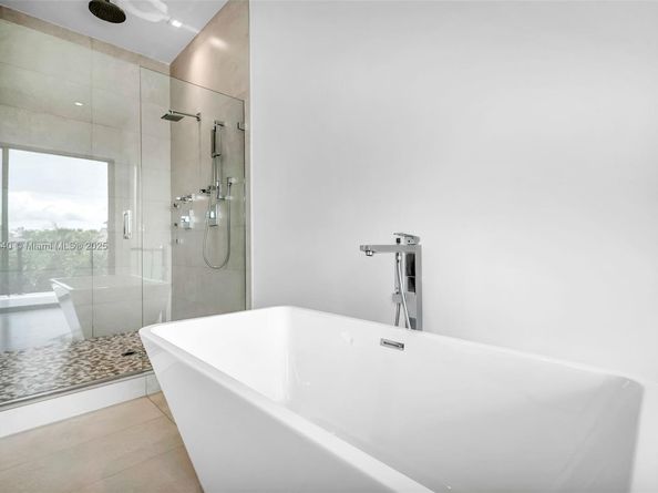 16740 N Botaniko Dr N, Weston FL 33326
