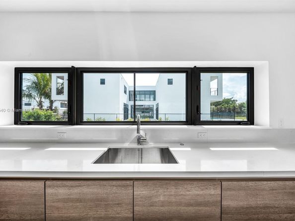 16740 N Botaniko Dr N, Weston FL 33326