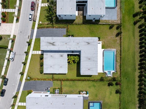 16740 N Botaniko Dr N, Weston FL 33326