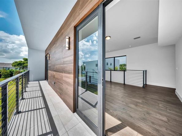 16740 N Botaniko Dr N, Weston FL 33326