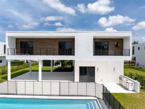 16740 N Botaniko Dr N, Weston FL 33326