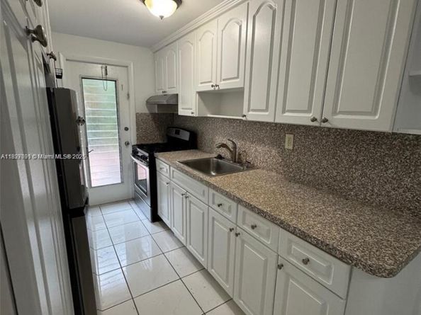 8040 Tatum Waterway Dr 3, Miami Beach FL 33141