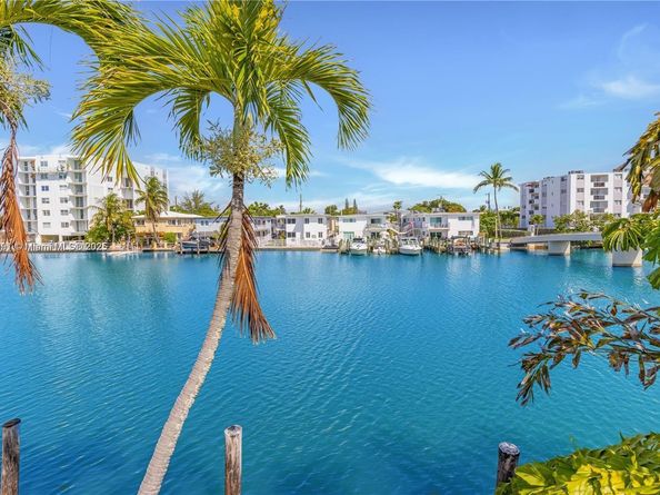 8040 Tatum Waterway Dr 3, Miami Beach FL 33141