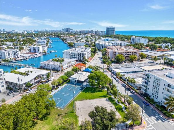 8040 Tatum Waterway Dr 3, Miami Beach FL 33141