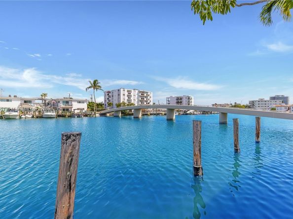 8040 Tatum Waterway Dr 3, Miami Beach FL 33141