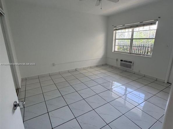 8040 Tatum Waterway Dr 3, Miami Beach FL 33141