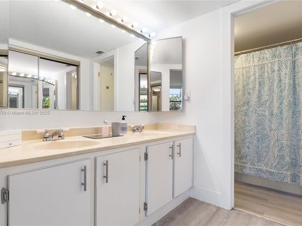 1100 Colony Point Cir 414, Pembroke Pines FL 33026