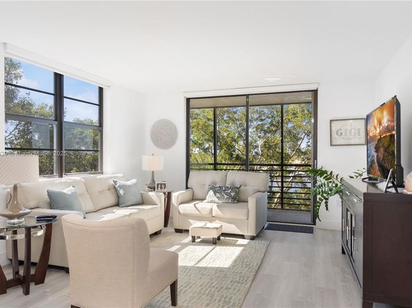 1100 Colony Point Cir 414, Pembroke Pines FL 33026