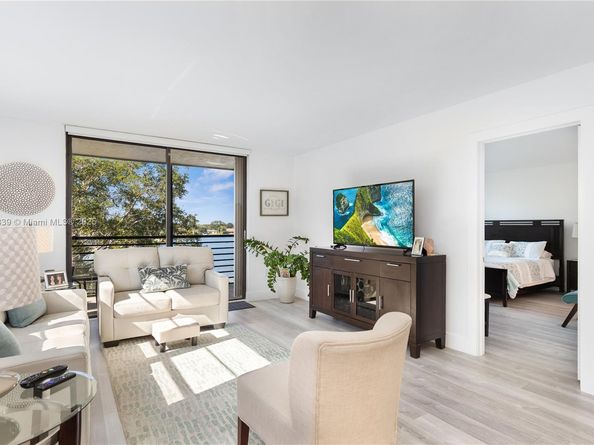 1100 Colony Point Cir 414, Pembroke Pines FL 33026