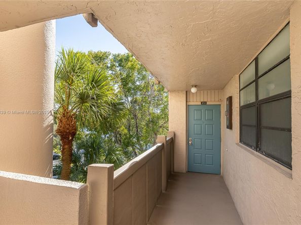 1100 Colony Point Cir 414, Pembroke Pines FL 33026