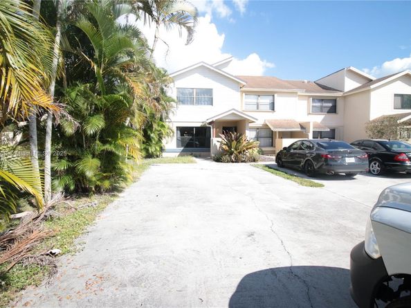 1602 Montauk Dr, Wellington FL 33414
